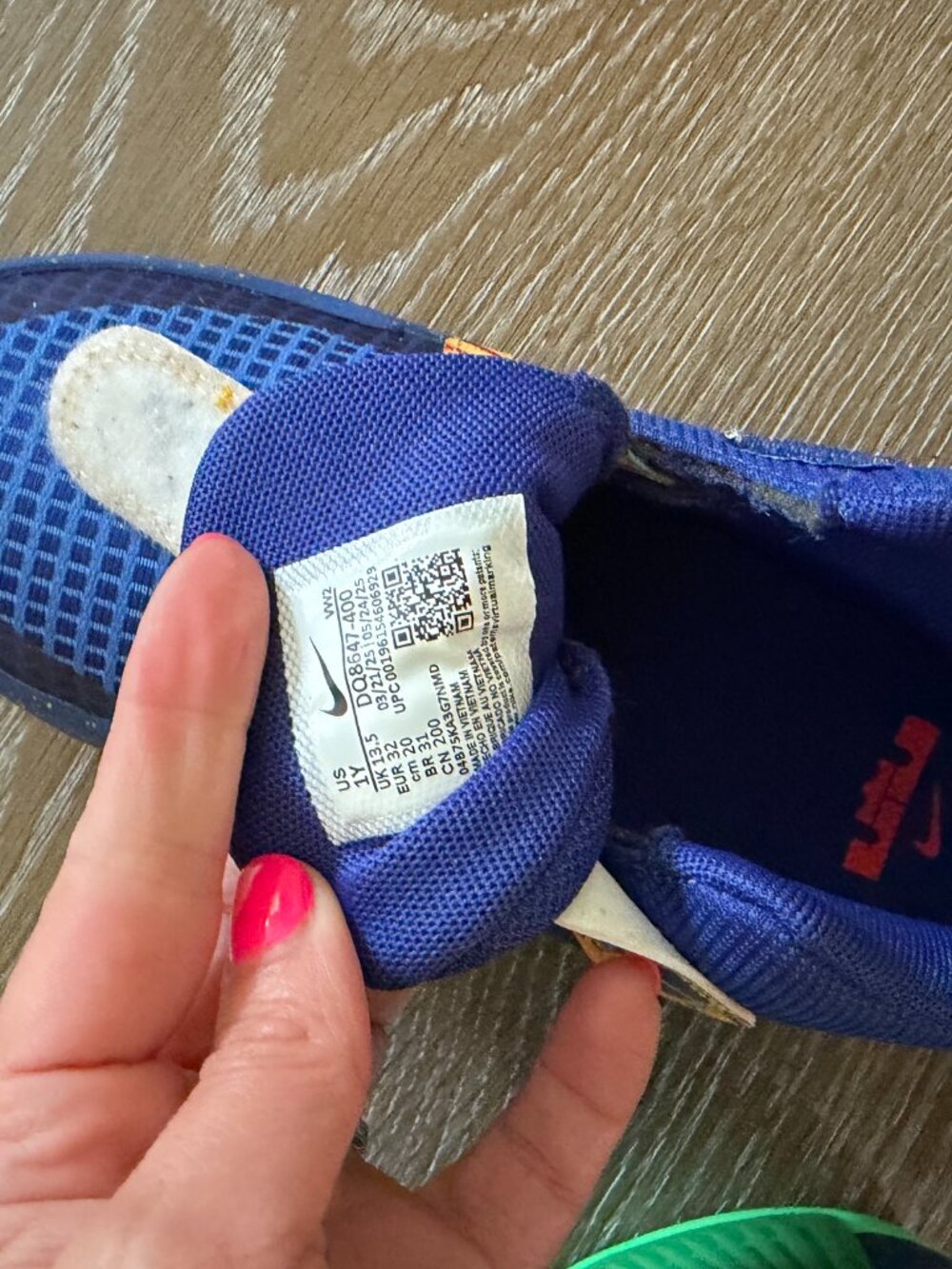 WORN ONCE Boys Nike LeBron Witness 7 Kaleidoscope royal blue sneakers size 1Y - Picture 2 of 5